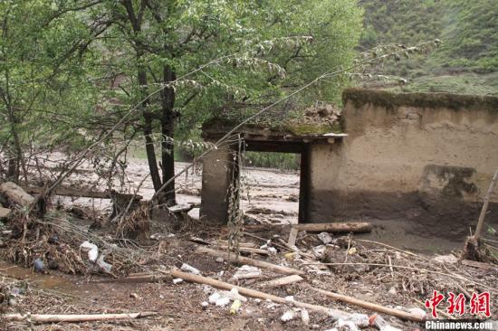 甘肅雹洪災區近6萬斷電用戶90%恢復供電