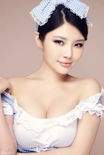 徐冬冬新版寫真 制服誘惑秀酥胸