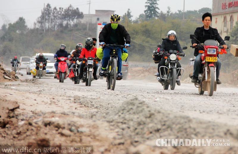 春運“鐵騎”千里返鄉(xiāng) 今年仍將超過40萬人