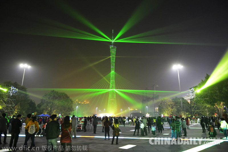 廣州“小蠻腰”酷炫燈光秀開啟迎春序幕