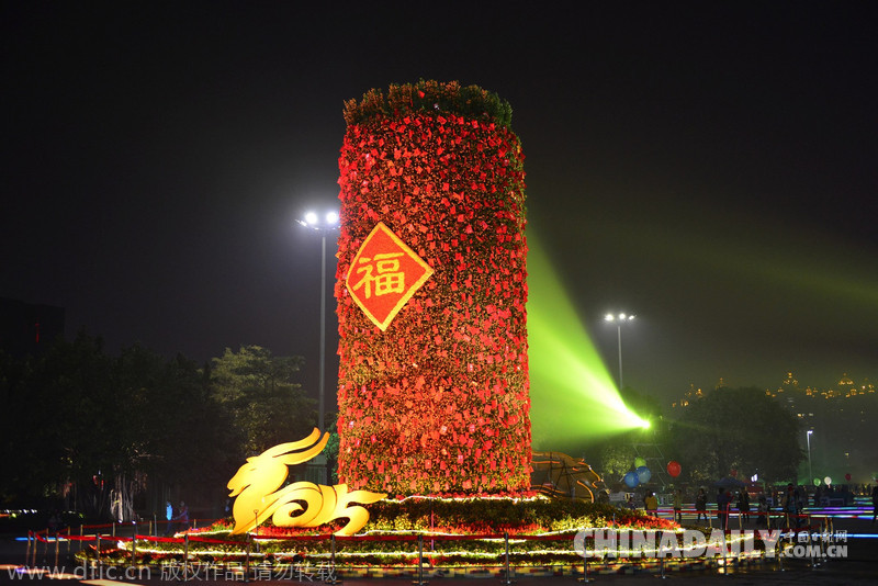 廣州“小蠻腰”酷炫燈光秀開啟迎春序幕