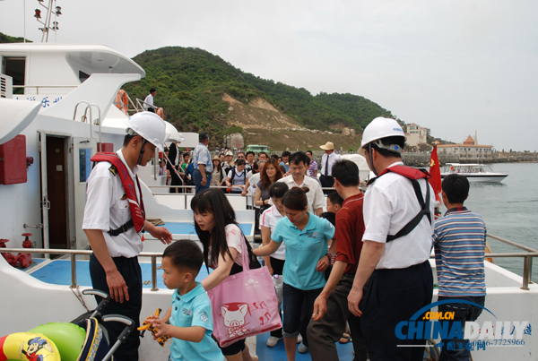 海事部門嚴(yán)防死守防抗“尤特” 茂名港在港243艘船舶防風(fēng)安全有序
