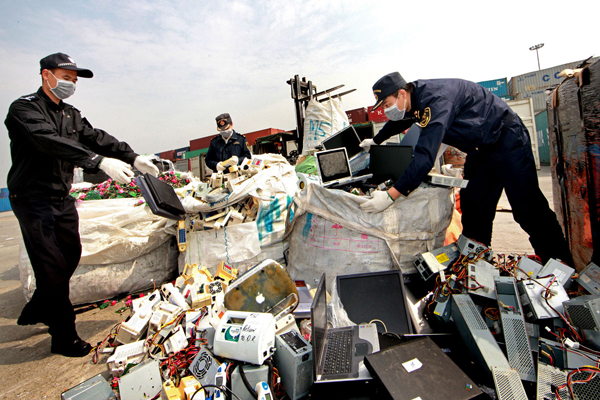 斬斷南北迂回的走私鏈條 廣州、大連海關(guān)查獲“1107”跨地區(qū)特大走私固體廢物案