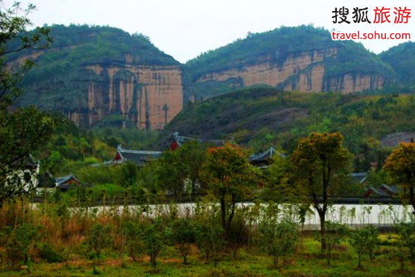 廣西龍虎山 聽55歲美女導游少女般的山歌