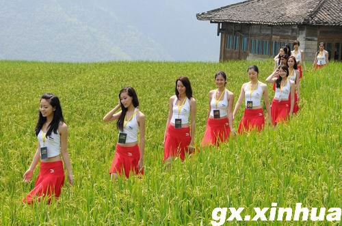 亞洲超模走“梯”臺