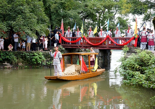 廣西：天下第一陡開閘啟航