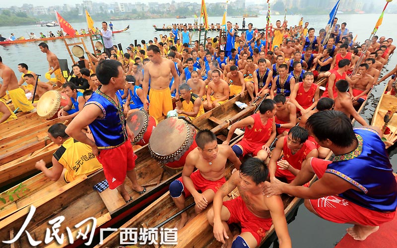 高清組圖：廣西融安“群龍競渡鬧融江”