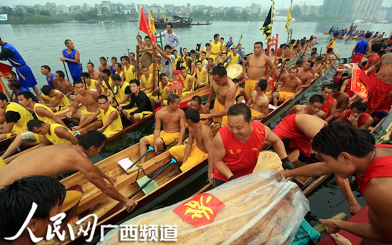 高清組圖：廣西融安“群龍競渡鬧融江”