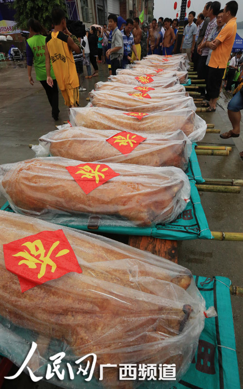 高清組圖：廣西融安“群龍競(jìng)渡鬧融江”