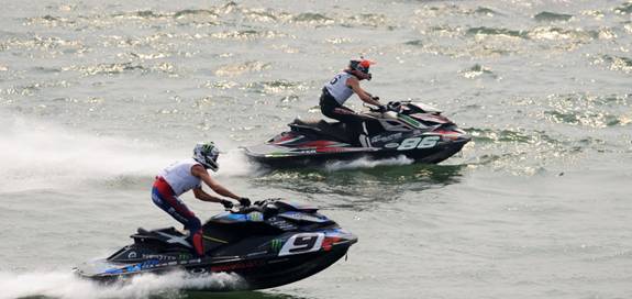 2013IAC魅力非凡，英國水賽迷慕名赴柳觀賽