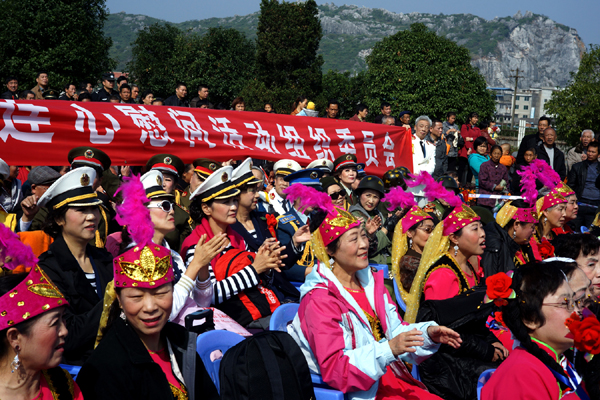 中央機關老干部心連心慰問團走進興安