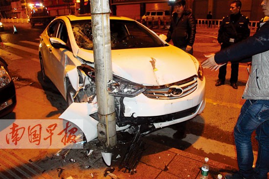 男子被疑調戲婦女被6人打 為報復駕車撞摩托