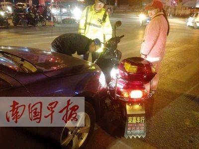 女子涉嫌酒后開車 把民警抓傷叫囂法律算什么