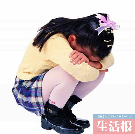 女孩被暴躁父親