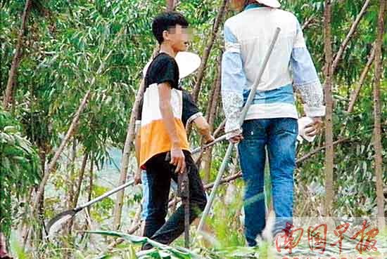 欺行霸市者持刀棍壟斷