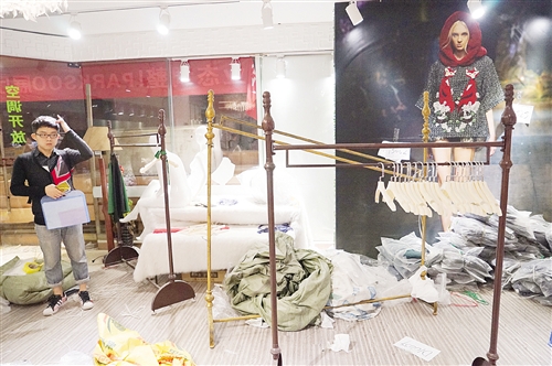 商戶貨品遭強搬 店鋪內一片狼藉