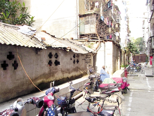 電動車再次惹火 34人被困7輛電動車燒毀