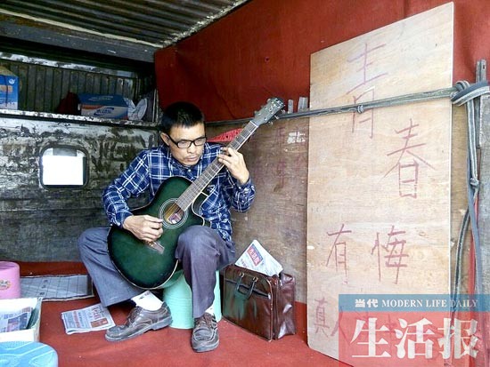 貨車司機自曝情路 貨車里碼字感謝生命中兩個女人