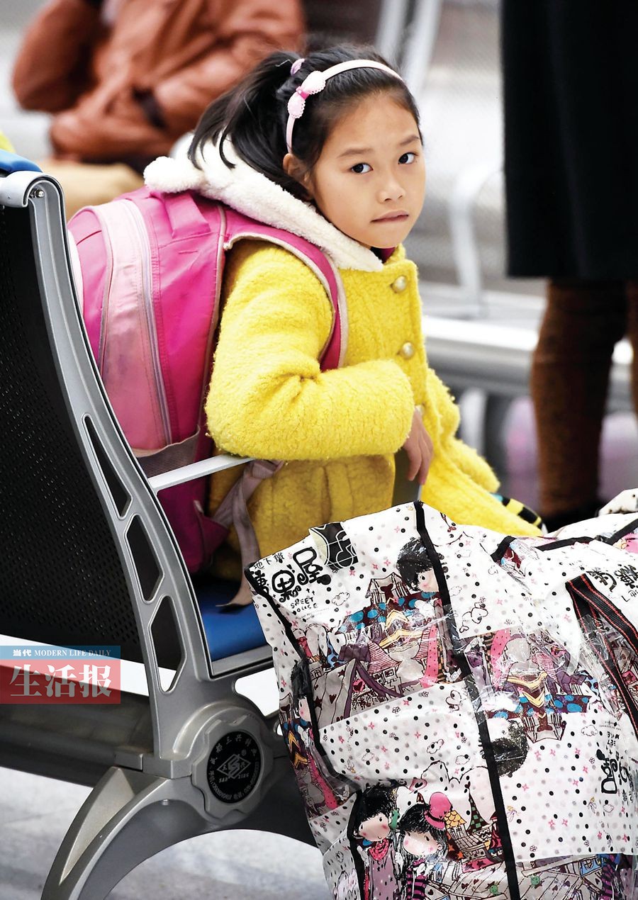 春運(yùn)首日南寧運(yùn)送旅客18萬(wàn)人 火車(chē)東站迎大考