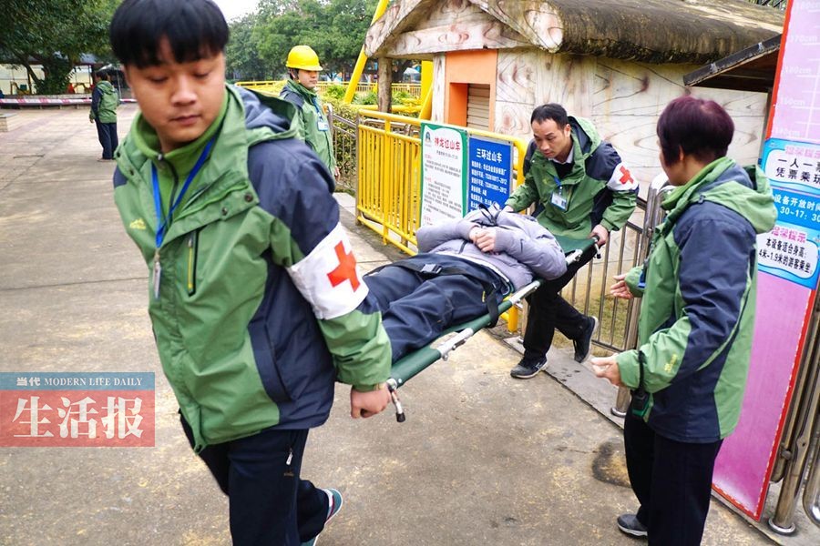 南寧動物園過山車高空遇險原是應急演練