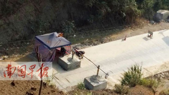 貨車司機入境沒到看到限行標志 出境連遇關卡收錢