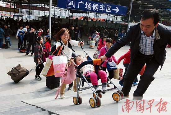 南寧鐵路客流高峰將持續到17日 跑錯車站能補救