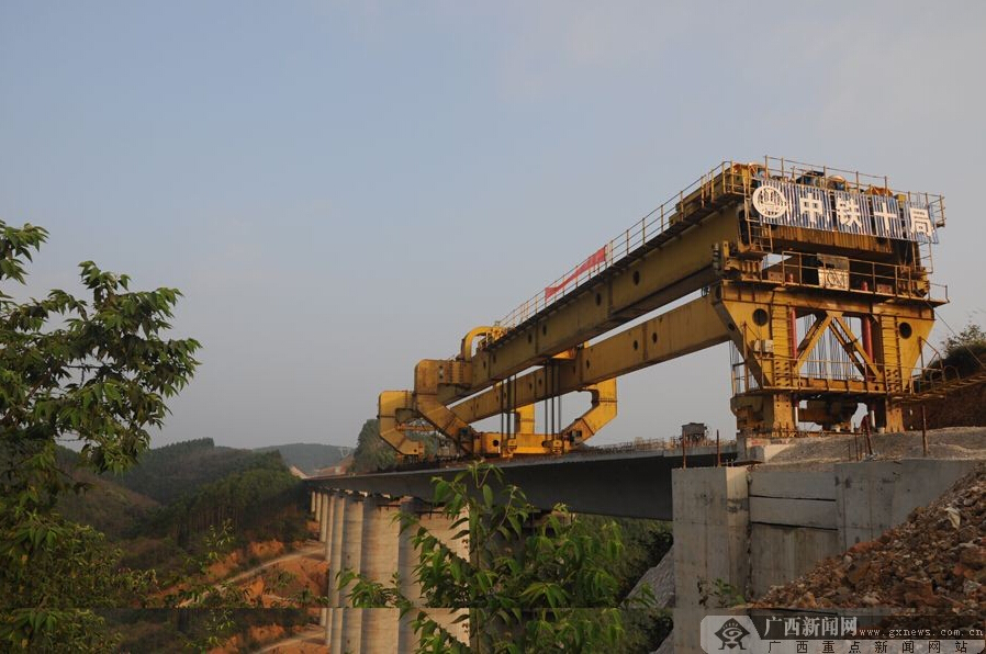 云桂鐵路廣西段南寧境內橋梁全部架設完成(圖)