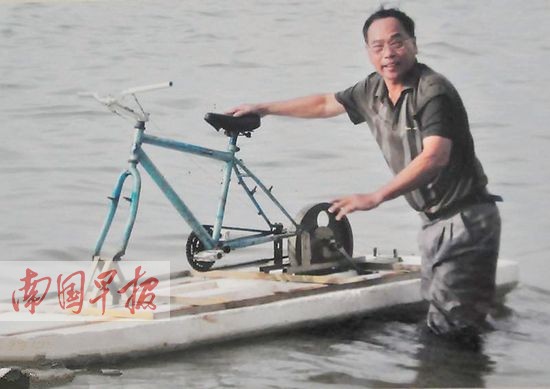 北海農(nóng)民發(fā)明水上自行車 模仿海豚尾鰭改良尾漿