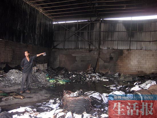 南寧一物流倉庫凌晨突發(fā)大火 倉庫被燒成渣(組圖)