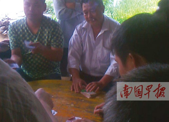 村民舉報村支書坐莊設賭后續：村支書被停職調查