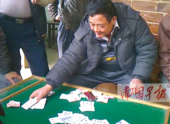 村民舉報村支書坐莊設賭后續：村支書被停職調查