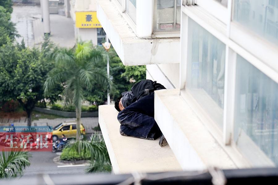 男子行竊被發現躲飄窗頂12小時 四肢麻木饑寒交加