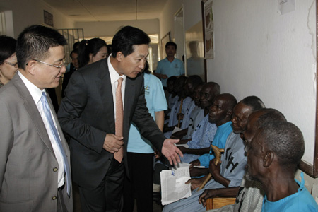 “非洲光明行”在馬拉維成功舉行