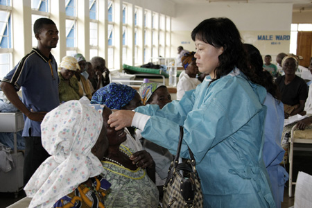 “非洲光明行”在馬拉維成功舉行