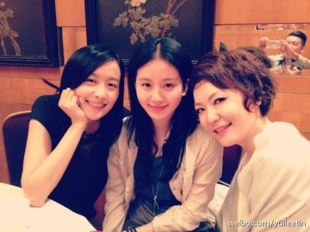 《大漠謠》三美女曬靚照杜汶澤掌機(圖)