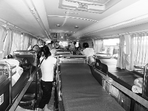 海南:客車夕發朝至凌晨休息“難度大”