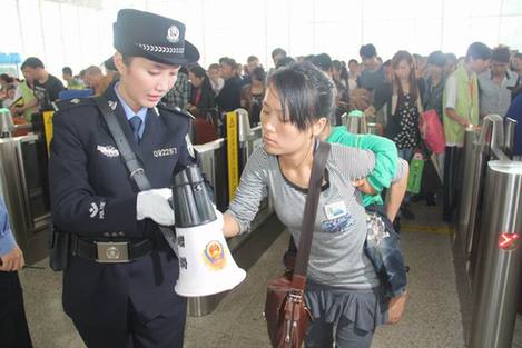 綻放在海口東環高鐵的警花