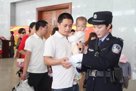 綻放在海口東環(huán)高鐵的警花