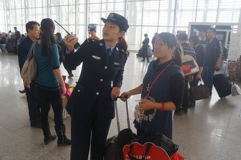 綻放在海口東環高鐵的警花