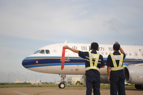 南航“?？?#8212;成都—烏魯木齊”航線正式開通