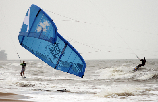 2013世界職業風箏沖浪巡回賽海口站正式開賽