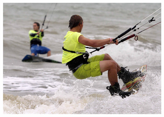 2013世界職業(yè)風(fēng)箏沖浪巡回賽海口站正式開賽