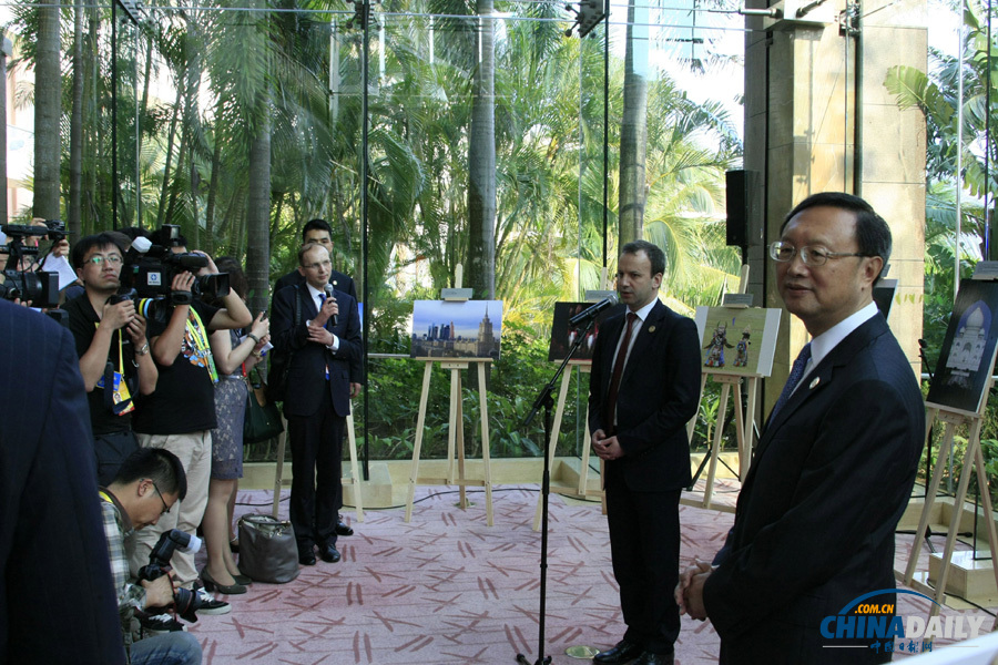 俄羅斯總理梅德韋杰夫攝影圖片展博鰲展出