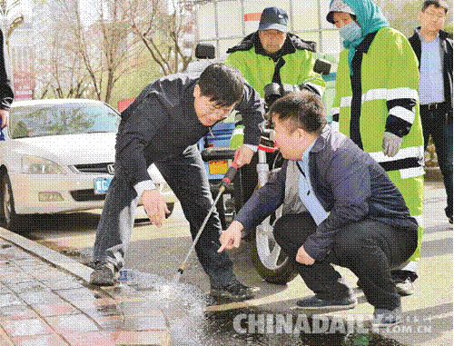 河北秦皇島開展“全民洗城”活動(dòng) 首次集中行動(dòng)