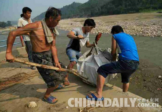 邢臺縣國土資源局全力做好抗洪救災工作 愛心物資送災區