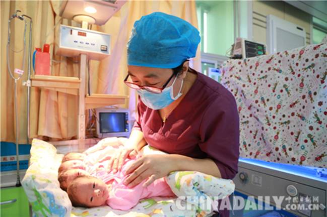 石家莊市婦產醫院喜迎一例龍鳳四胞胎