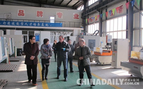 美國社區學院等部門人員到玉田縣職教中心考察