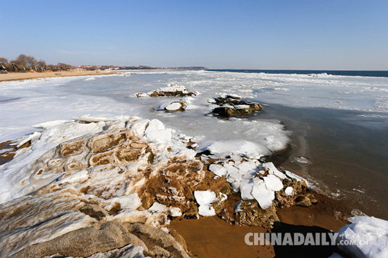 這個冬天，秦皇島海岸現“冰海”奇觀