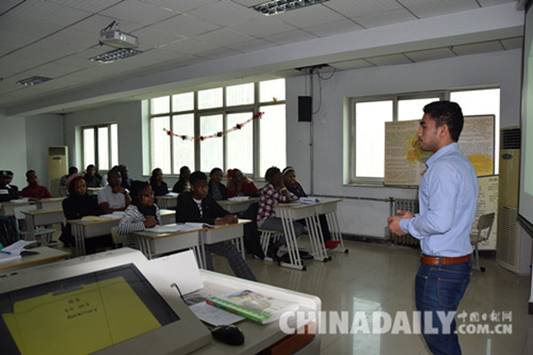 石家莊鐵道大學“洋雷鋒”:義務協助接待新生6年