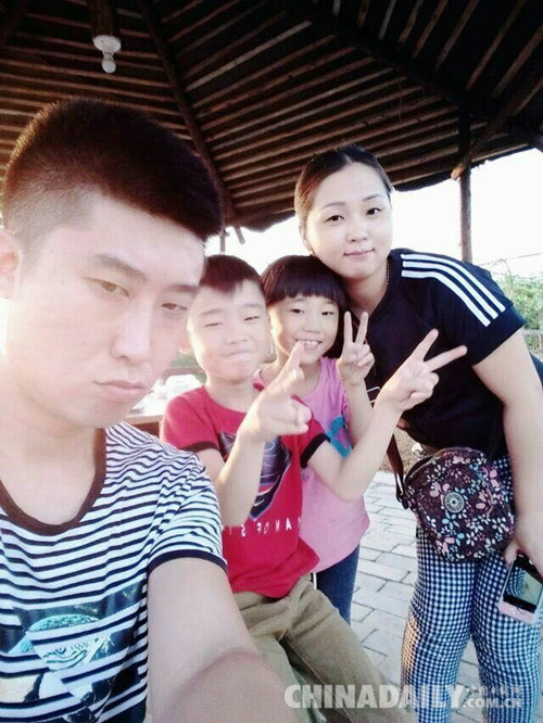 河北一“80后”單親媽媽：我要扛起這個(gè)家讓倆腦癱孩子站起來